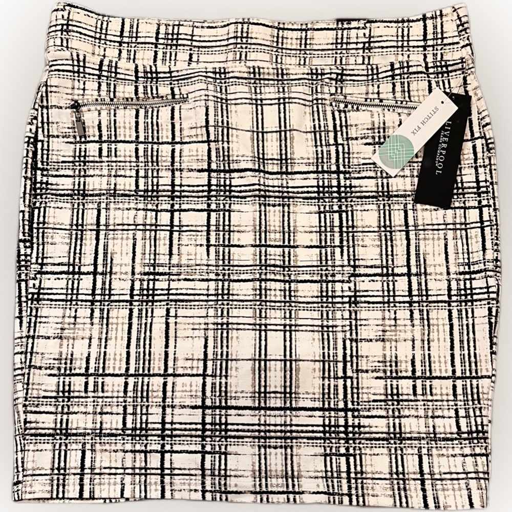 Size Large (12/31) Black & White Liverpool Skirt NWT